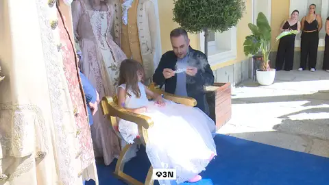 Ely, la niña de seis años que cumplió su sueño de convertirse en princesa Ely, la niña de seis años que cumplió su sueño de convertirse en princesa