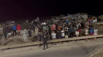 Migrantes en asentamientos en la playa Migrantes en asentamientos en la playa