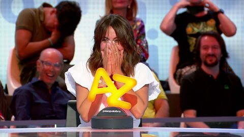 Almudena Cid la l&iacute;a en Pasapalabra: suena Sue&ntilde;os de libertad&hellip; &iexcl;y responde con una serie de la competencia!