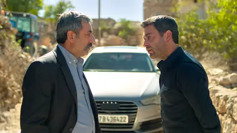 Nadim le revela a Cihan el secreto de Zerrin: el bebé que espera es de Kaya Nadim le revela a Cihan el secreto de Zerrin: el bebé que espera es de Kaya