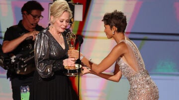 Jean Smart y Zendaya en los Emmy 2026