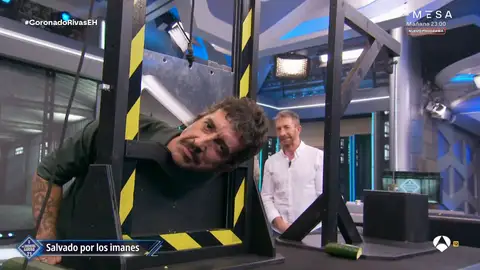 Marron se juega el cuello en su último experimento: así ha evitado el corte de una guillotina Marron se juega el cuello en su último experimento: así ha evitado el corte de una guillotina