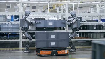 Robots trabajando en f&aacute;bricas