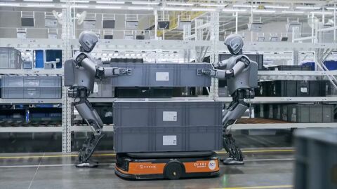 Robots trabajando en f&aacute;bricas