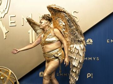 Megan Stalter en los Emmy 2026