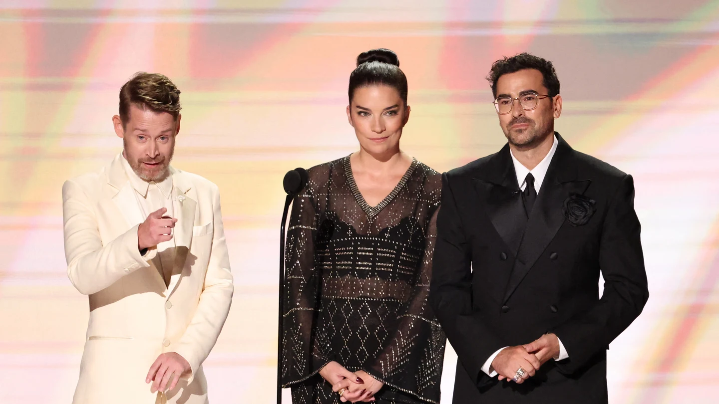 Macaulay Culkin, Annie Murphy y Dan Levy recuerdan a Catherine O'Hara en los Premios Emmy Macaulay Culkin, Annie Murphy y Dan Levy recuerdan a Catherine O'Hara en los Premios Emmy