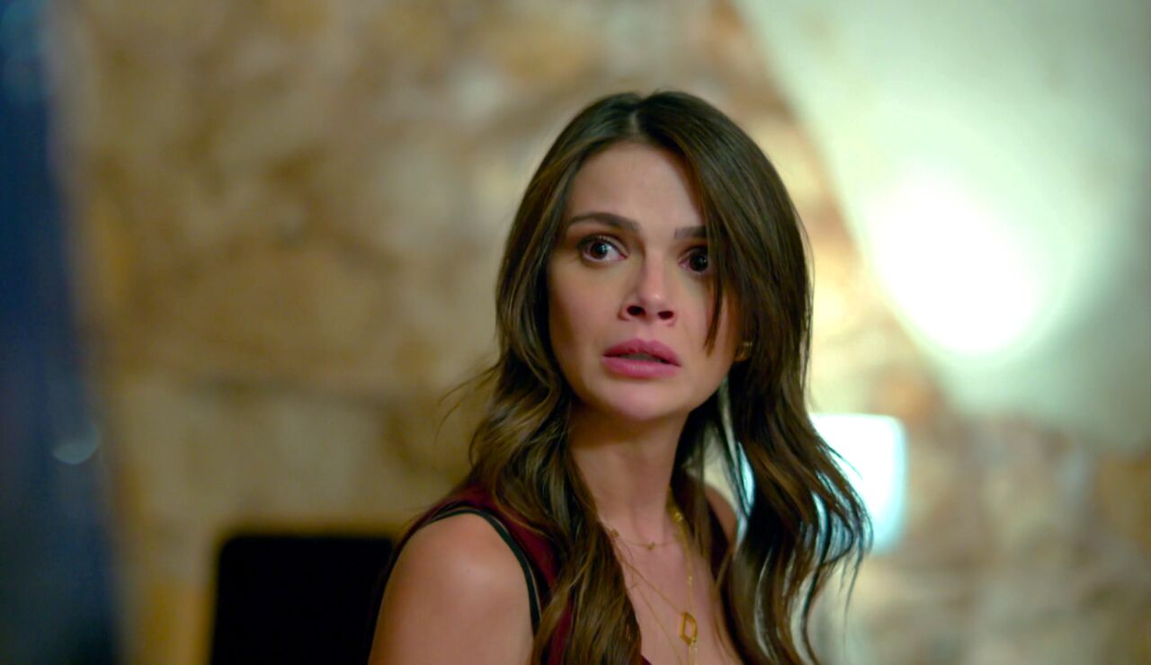 Alya se rebela contra Sadakat por impedirle ver a Boran