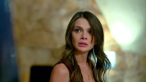 Alya se rebela contra Sadakat por impedirle ver a Boran Alya se rebela contra Sadakat por impedirle ver a Boran