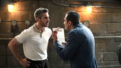 ¡Al límite! Andrés descubre el plan de Tasio y trata de detenerlo justo antes de que… ¡llegue Gabriel! ¡Al límite! Andrés descubre el plan de Tasio y trata de detenerlo justo antes de que… ¡llegue Gabriel!