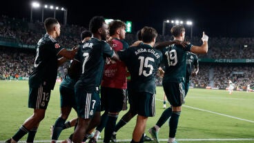Carlos Esp&iacute; celebra su gol en el Mart&iacute;nez Valero