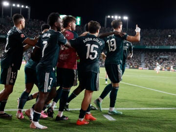 Carlos Esp&iacute; celebra su gol en el Mart&iacute;nez Valero
