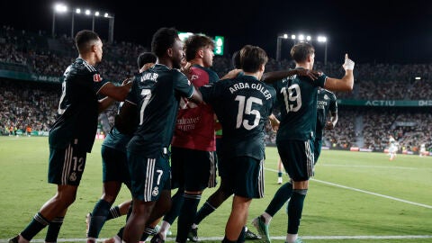 Carlos Esp&iacute; celebra su gol en el Mart&iacute;nez Valero