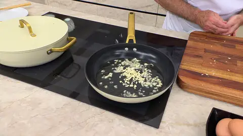 Sofríe los ajos Sofríe los ajos