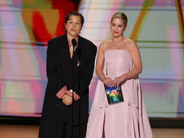 Emilia Clarke y Emma D'Arcy