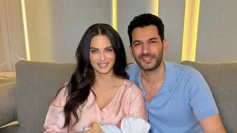 Murat Yildirim con su esposa y su bebé Murat Yildirim con su esposa y su bebé