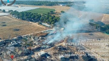 Un muerto y cuatros heridos por un incendio en un asentamiento chabolista situado en Lucena del Puerto (Huelva)