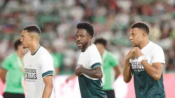 Mbappé y Vinícius ocultan el mensaje de apoyo a Ceuta antes del partido ante el Elche Mbappé y Vinícius ocultan el mensaje de apoyo a Ceuta antes del partido ante el Elche