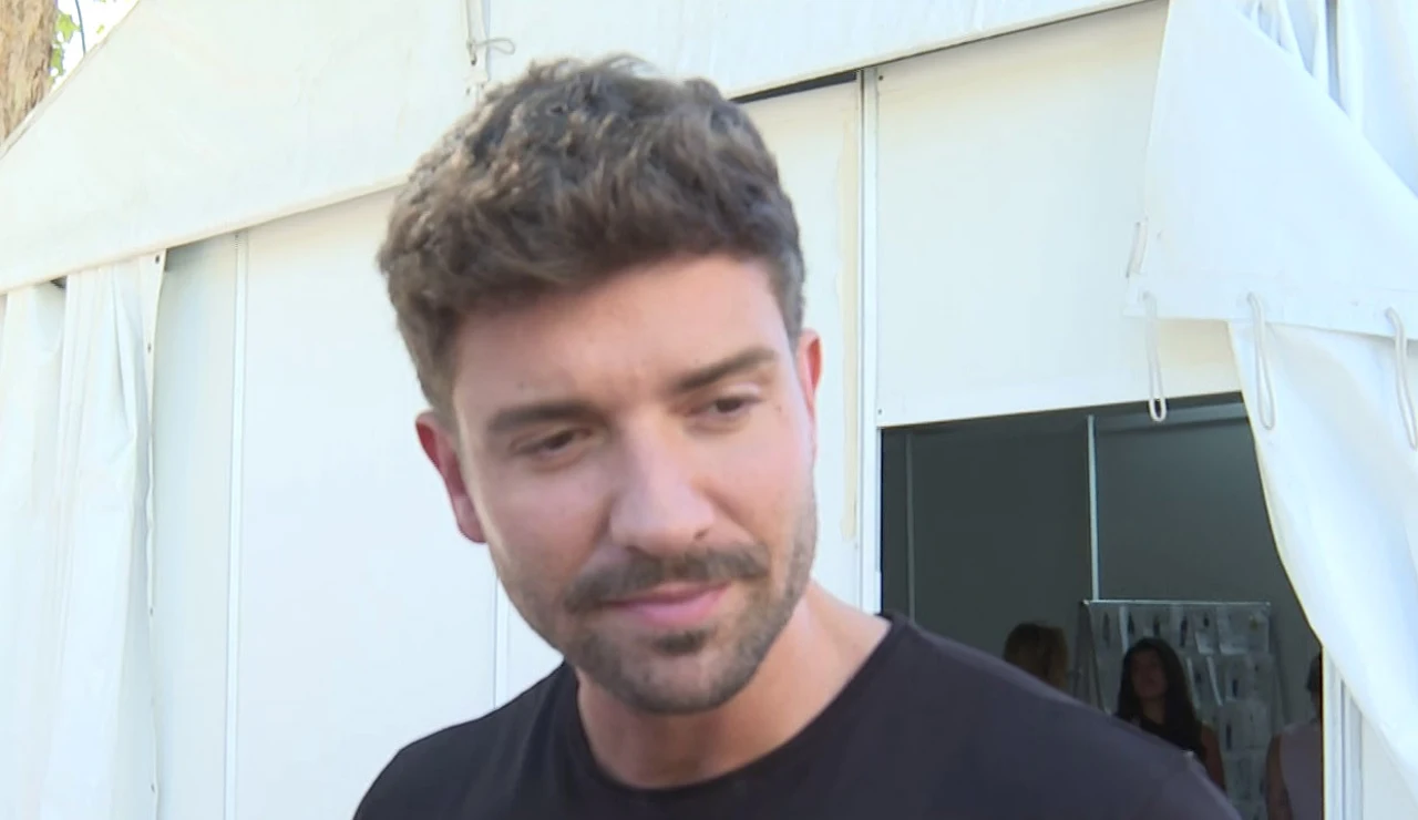 Pablo Alborán atendiendo a la prensa