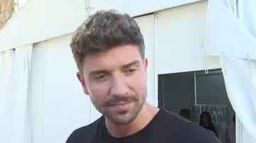 Pablo Alborán atendiendo a la prensa Pablo Alborán atendiendo a la prensa