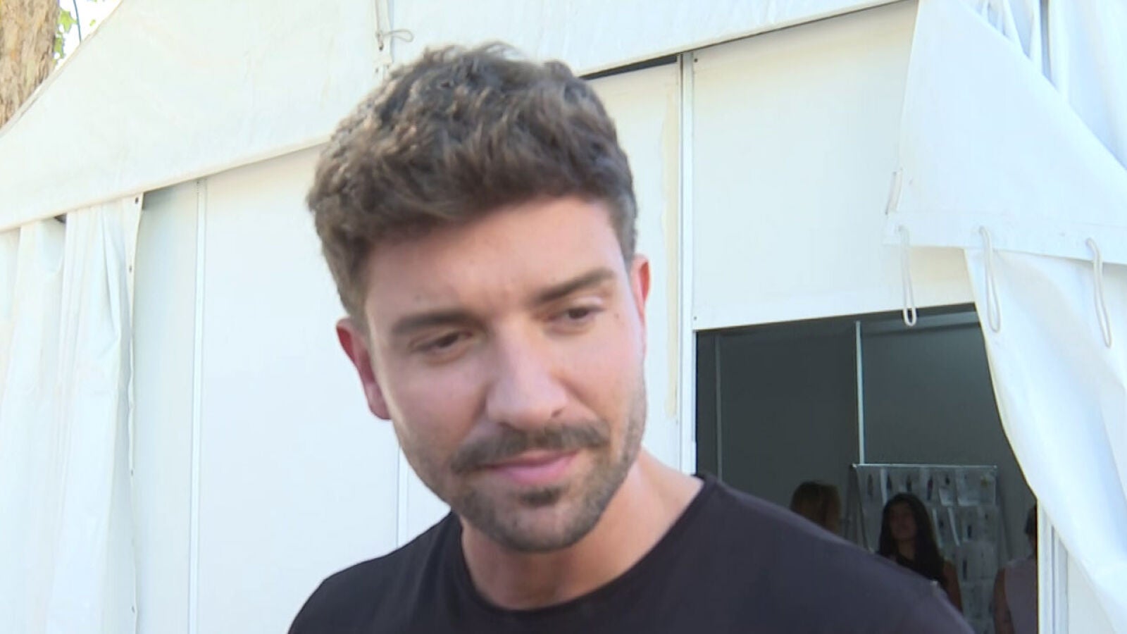 Pablo Alborán, completamente recuperado de su neumonía se estrena como modelo: 