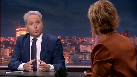 Vicente Vallés señala a los socios de Pedro Sánchez al hablar de su relación con Felipe VI: “Esto no creo que ayude” Vicente Vallés señala a los socios de Pedro Sánchez al hablar de su relación con Felipe VI: “Esto no creo que ayude”