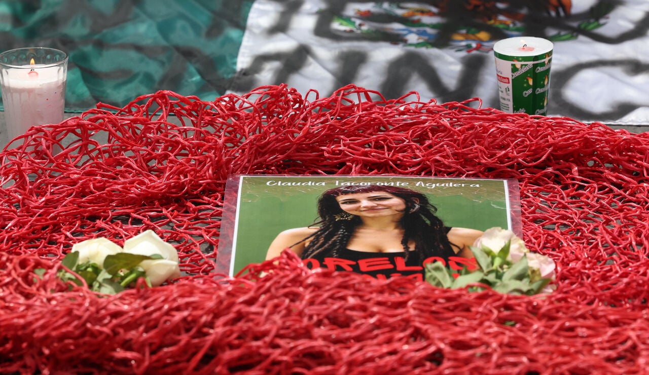 Un cartel de Claudia Tacoronte en una manifestaci&oacute;n por su asesinato