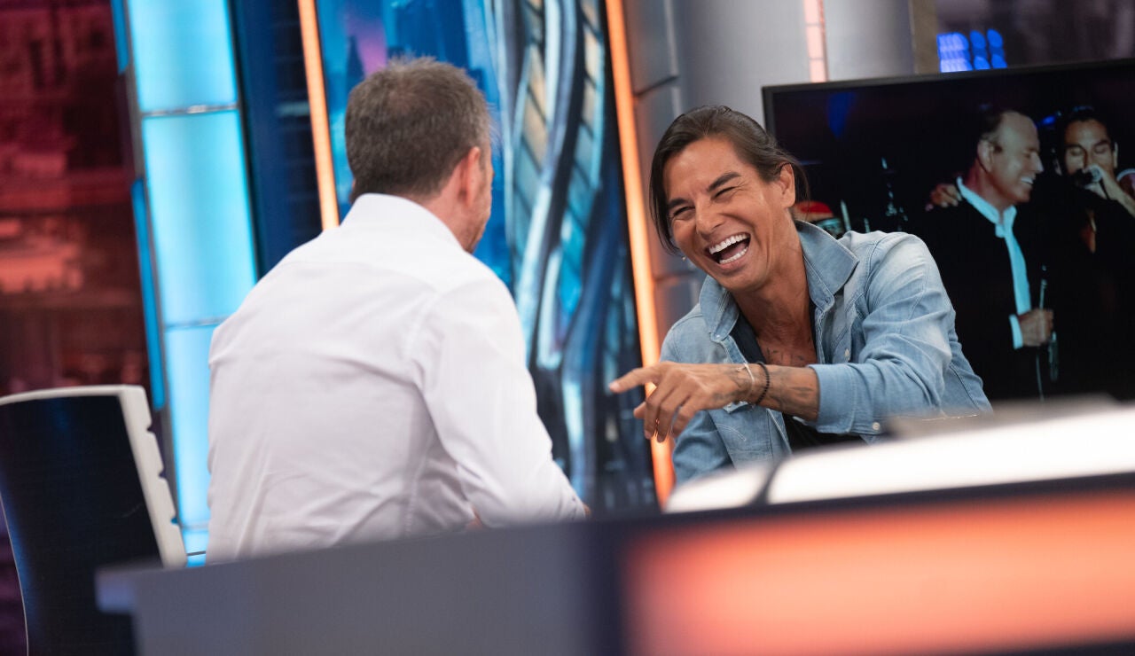 Julio Iglesias Jr. cuenta cómo recogía los sujetadores que tiraban a su padre en los conciertos: Alt imagen