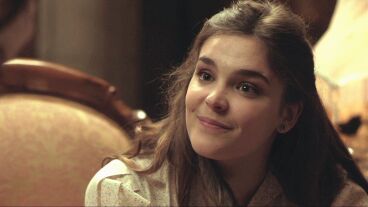 In&eacute;s y Clara se acercan sin saber la verdad que las une