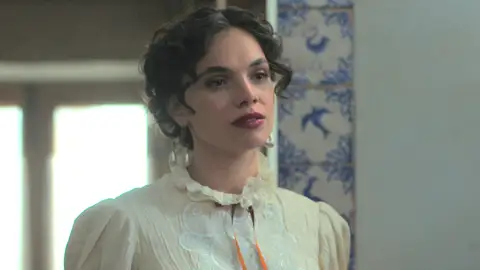 Catalina amenaza a Renata y Clara tras descubrir que irá a un internado Catalina amenaza a Renata y Clara tras descubrir que irá a un internado