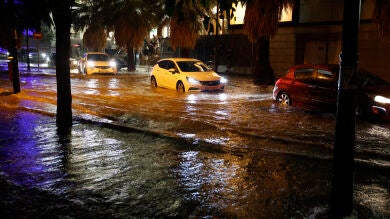 La desesperación de los vecinos de Valencia al ver de nuevo sus calles inundadas: 