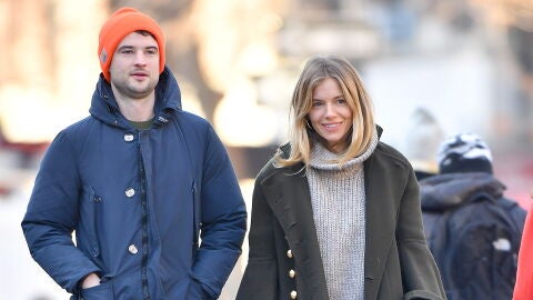 Tom Sturridge y Sienna Miller