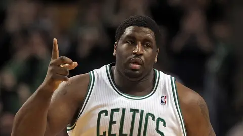Michael Sweetney en un partido con los Celtics Michael Sweetney en un partido con los Celtics