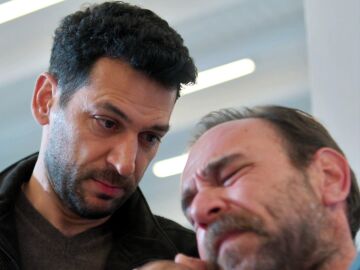 Serhat y Zeynep rescatan a Kader de sus maltratadores: "No volver&eacute;is a acercaros a ella"