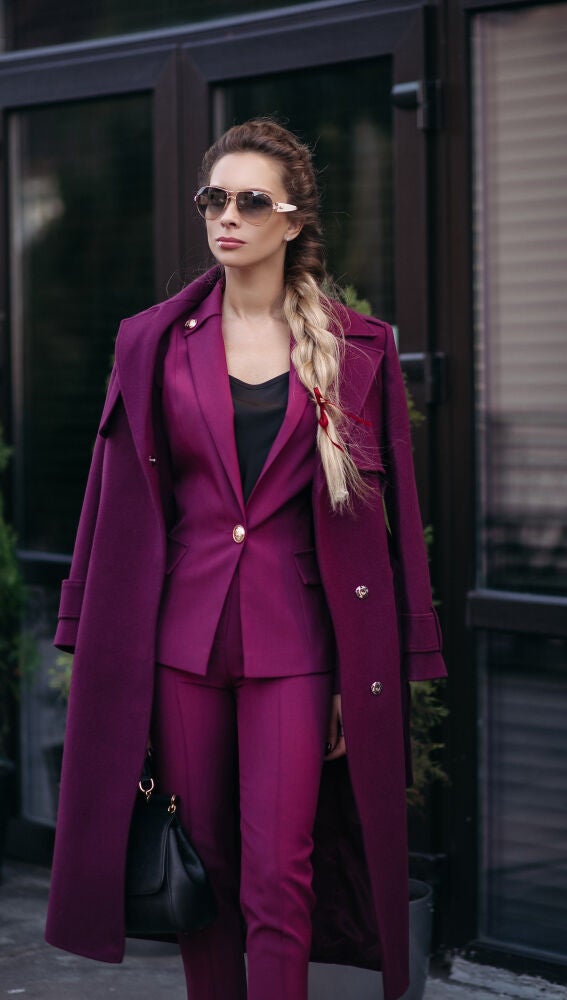 Conjunto total look de color púrpura