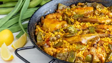 Paella valenciana Paella valenciana
