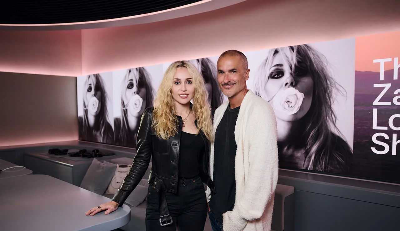 Miley Cyrus y Zane Lowe