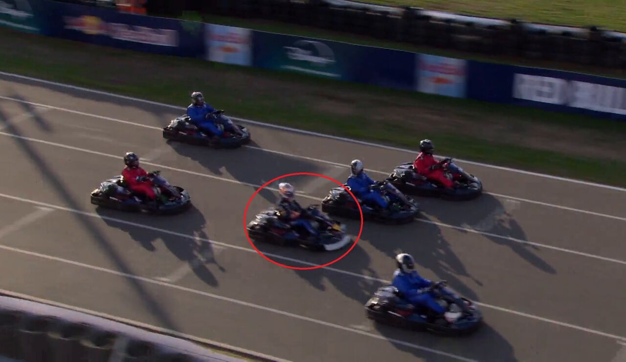 Max Verstappen se enfrenta a 100 karts en Silverstone
