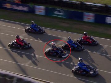 Max Verstappen se enfrenta a 100 karts en Silverstone Max Verstappen se enfrenta a 100 karts en Silverstone