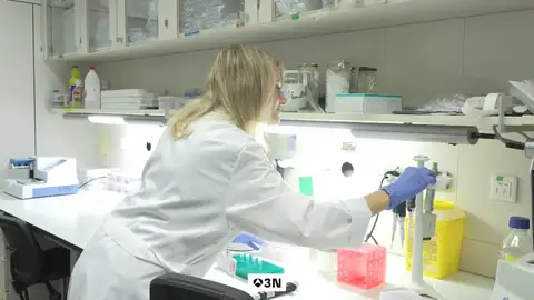 Científica en el laboratorio Científica en el laboratorio