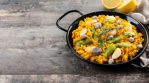 Paella valenciana con caracoles