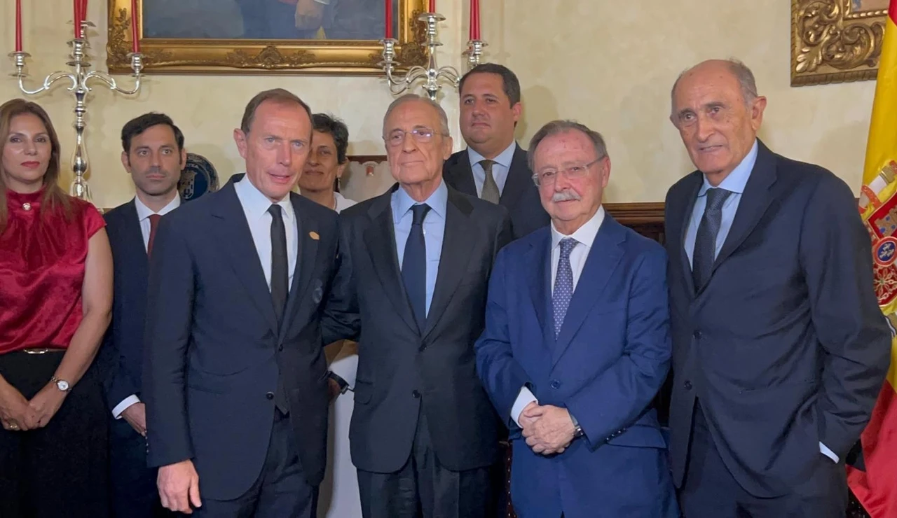 La visita de Florentino Pérez junto a Butragueño y Pirri a Ceuta