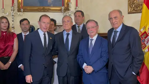 La visita de Florentino Pérez junto a Butragueño y Pirri a Ceuta La visita de Florentino Pérez junto a Butragueño y Pirri a Ceuta
