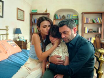 Cihan Deniz entra en p&aacute;nico al escuchar a Sadakat hablar del divorcio de Alya y Cihan
