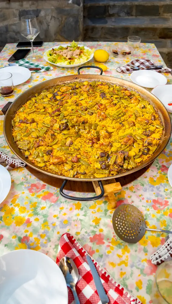 Paella valenciana Paella valenciana