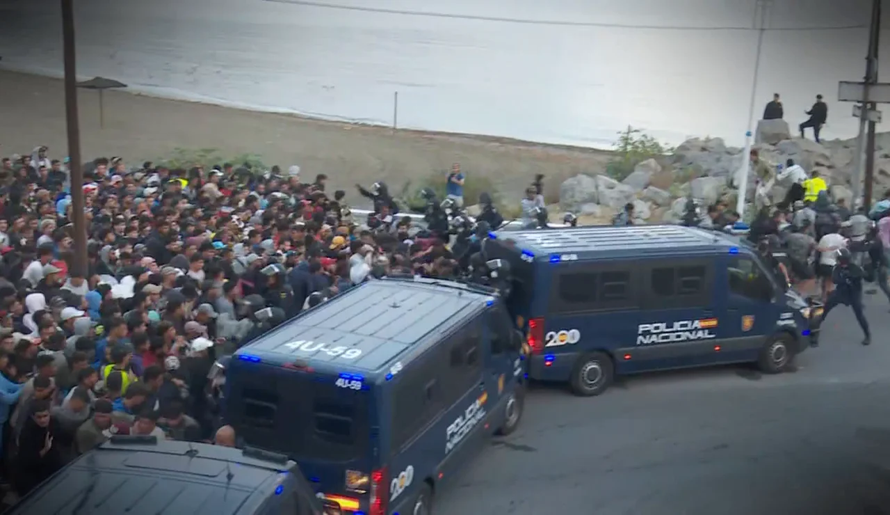 Caos durante el traslado al campamento del puerto
