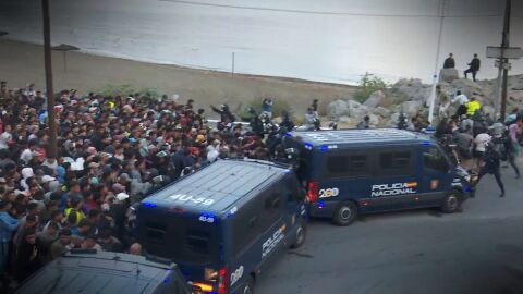 Caos durante el traslado al campamento del puerto