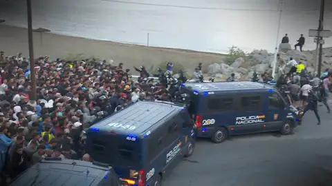 Caos durante el traslado al campamento del puerto Caos durante el traslado al campamento del puerto