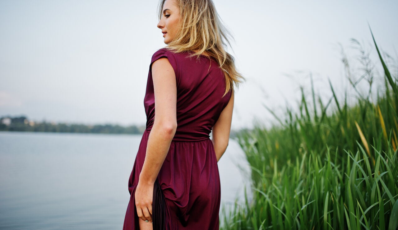Vestido color burdeos