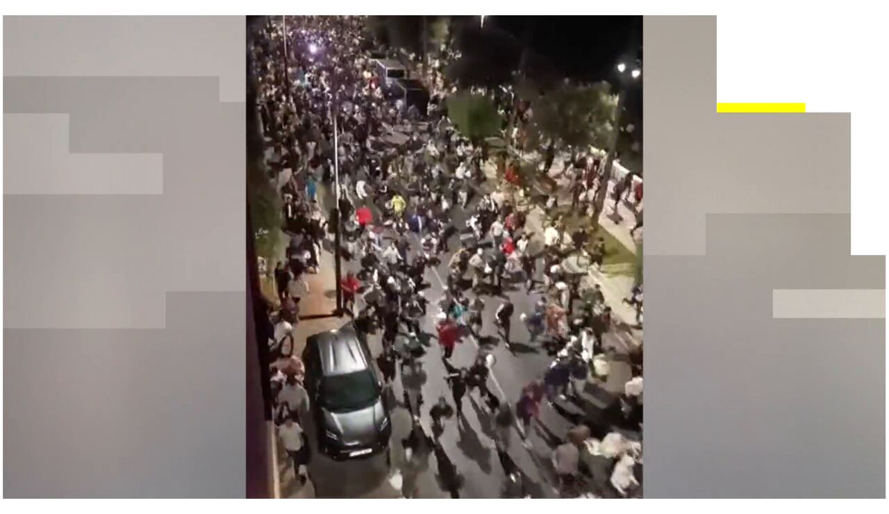 Las ca&oacute;ticas im&aacute;genes del traslado de migrantes al campamento del Puerto de Ceuta