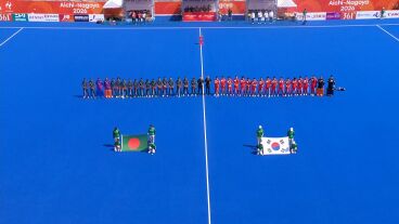 Los jugadores de Banglad&eacute;s y Corea del Sur antes del partido en los Juegos Asi&aacute;ticos